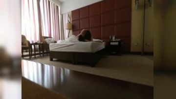 珠海出差酒店约炮微信聊了很久的中移动话务员她老公性无能得不到满足浪得很720P高清无水印版第01集