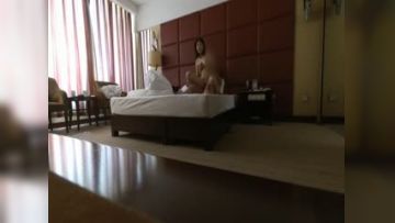 珠海出差酒店约炮微信聊了很久的中移动话务员她老公性无能得不到满足浪得很720P高清无水印版第03集