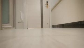 偷拍白皙长发美女~ “这样不行啊，你下面太长了!”