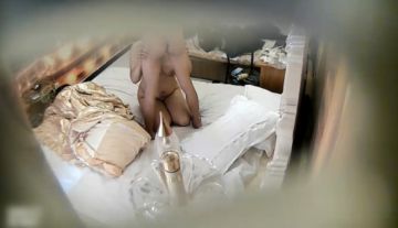 [酒店偷拍] 手游聚会上认识的大奶妹~活动结束看对眼直接开房~“别玩手游了快来玩我~.”