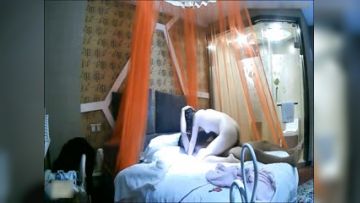 精品酒店偷拍清纯性感的大学美女和情人偷情啪啪时突然接到