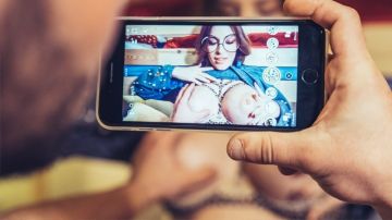 假旅社意大利女孩大奶头做三人性爱录像