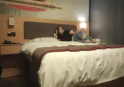 新人劲爆力作 小伙相会少妇 超清画质设备偷拍 这骚货如狼似虎 风月老手不一般 小伙被玩爽