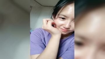 良家小少妇露脸直播赚外快，初次下海被狼友调教，跑到浴室偷偷的脱光了听狼友指挥揉奶玩逼，高潮不断表情骚第01集