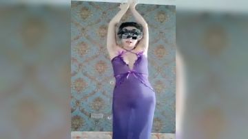 快手--极品轻熟女-凤缘分❤️：我好难受啊，老公，使劲艹我操死我，我要高潮了啊啊啊啊啊啊啊啊，好痒啊10V福利！！