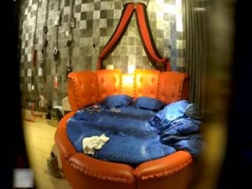 【精品酒店偷拍】貌似中年男领导和身材颜值很正点美女下属啪啪,宝刀未老各种勐操爽的美女完事后还爬他身上腻歪!