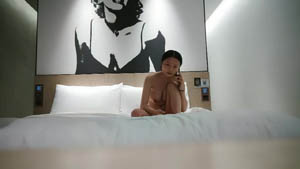 刺激3P夜场公主轮番上需要两小伙滋润才满足