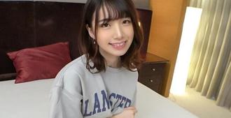 SIRO-4596 【第一枪】【天真美人】【隐藏M属性】拥有偶像般的外貌和受虐狂体质的高规格JD登场。因紧张而从眼珠子游动的样子转过身来的光彩女人，释放对快乐的锁定并化身..网络AV应用→AV体验拍