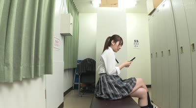 HUNTC-401 学校のロッカー里の隙间がボクらのヤリスポ！隠れてこっそりエッチしてたらバレてしまい覗いていた欲求不満女子たちとヤリまくり数珠繋ぎFUCK！2