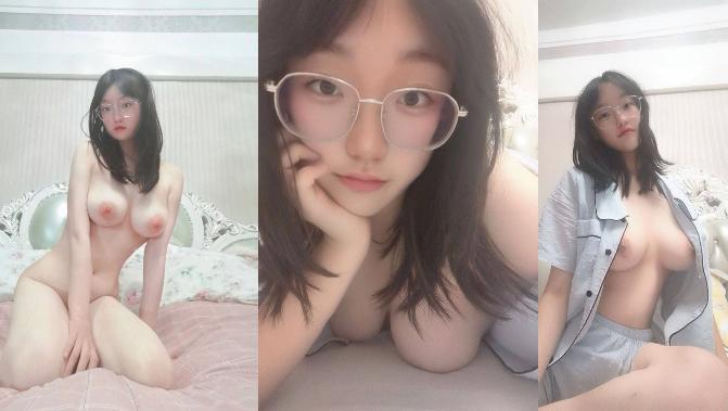 顶级大奶眼镜妹【苏荷】完美身材粉嫩酮体，性感美腿更是撩人自慰玩穴私拍流出