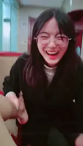 贵州师范骚货刘X娟带作业本开房 边写作业边被男友狂操内射